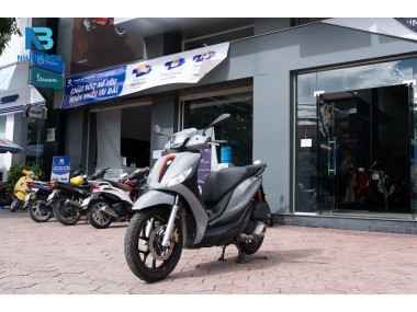 PIAGGIO MEDLEY - CẠNH TRANH BẰNG CÔNG NGHỆ TẠI VIỆT NAM